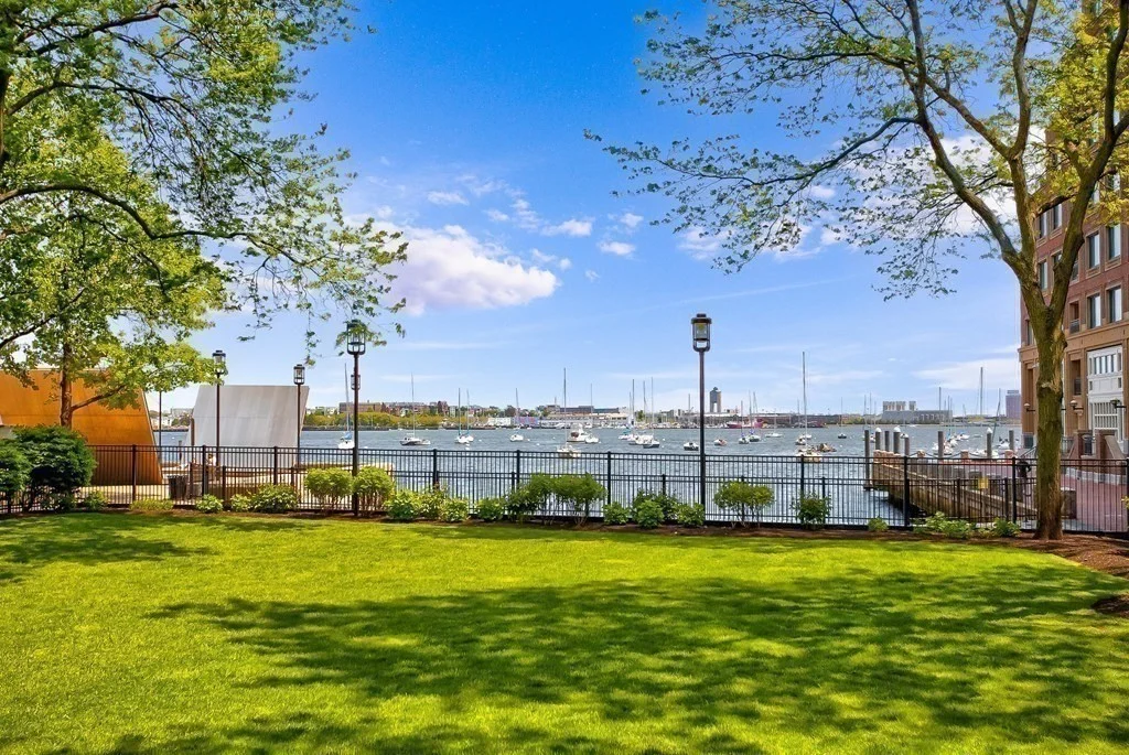 65 E India Row, Waterfront