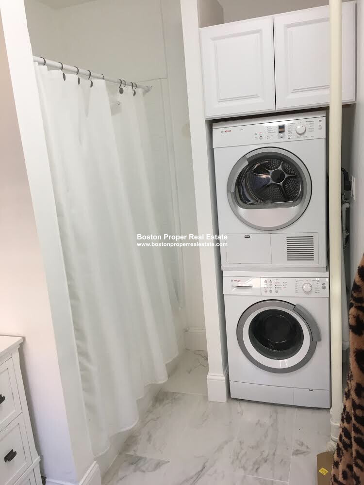 918 Beacon St, Fenway