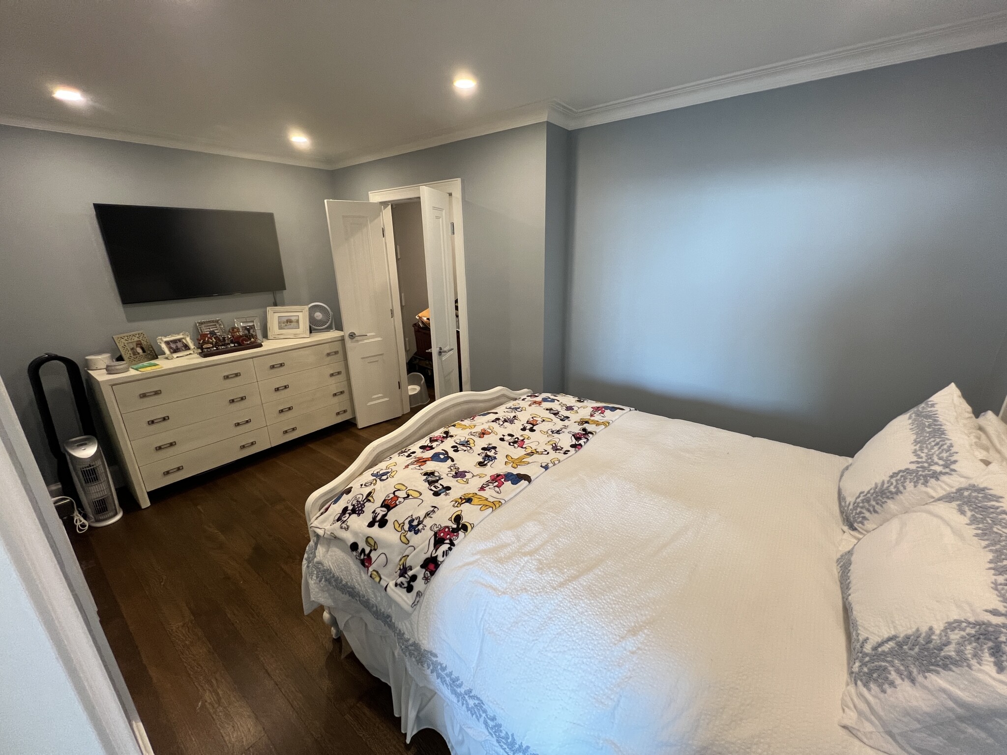 85 East India Row, Downtown