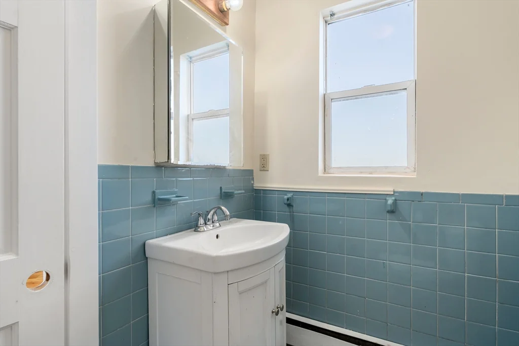585 Shirley St, Winthrop