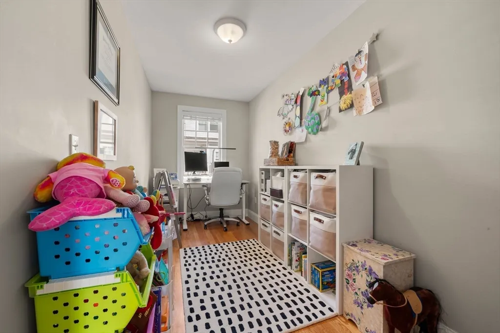 30 Park St, Fields Corner East