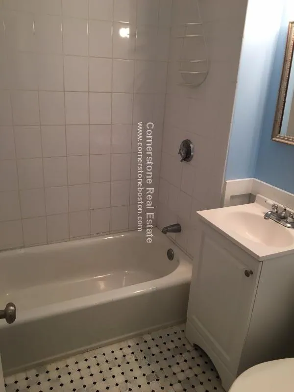 5 Chesterton St, Roxbury