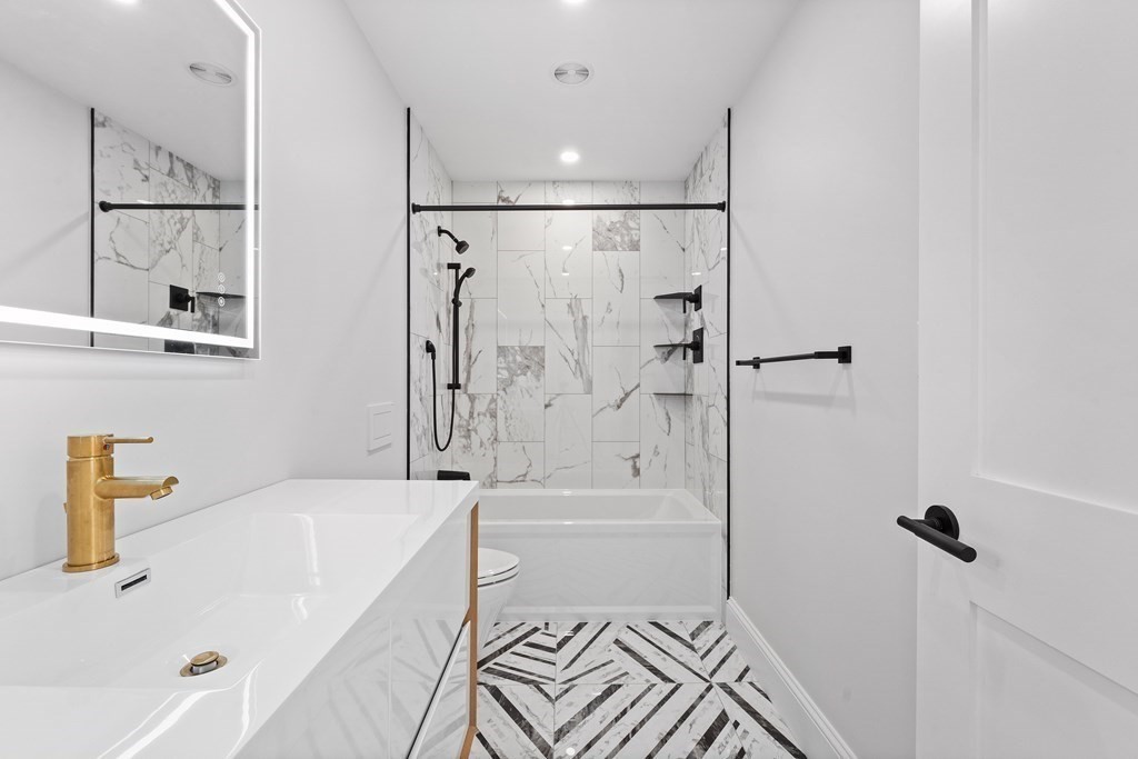 903 Beacon St, Back Bay