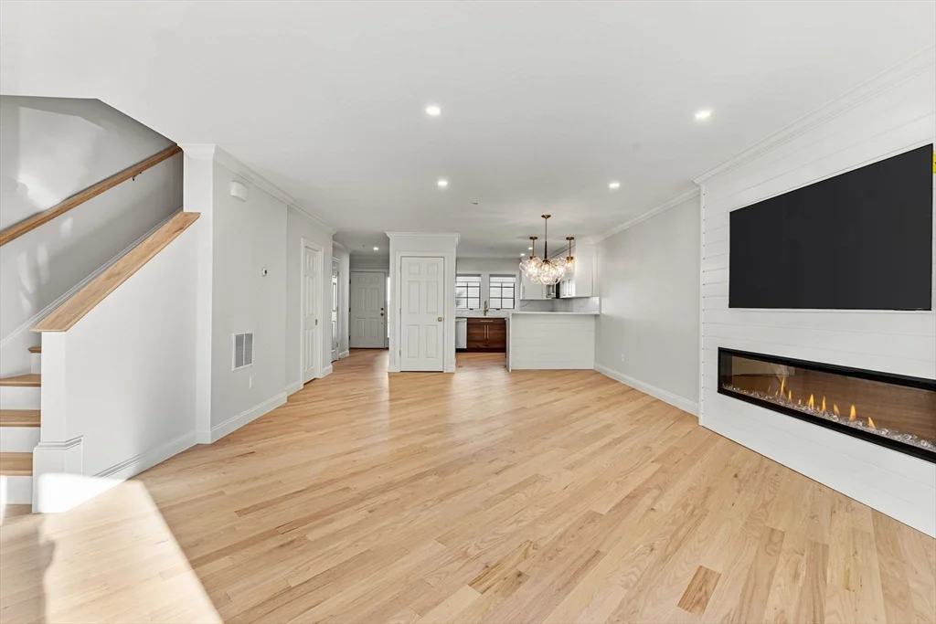 7 Chatham St, Watertown