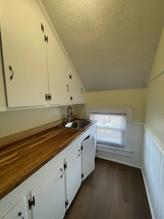 709 Maple St, Fall River