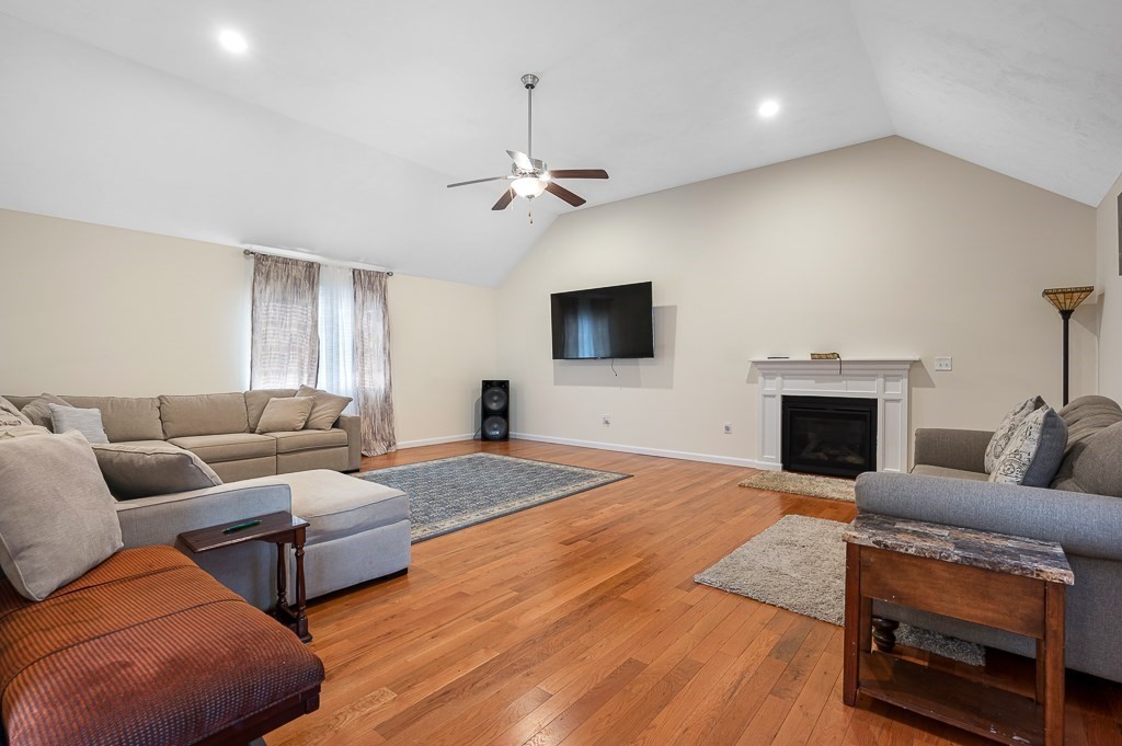 3 Moore Dr, Millbury