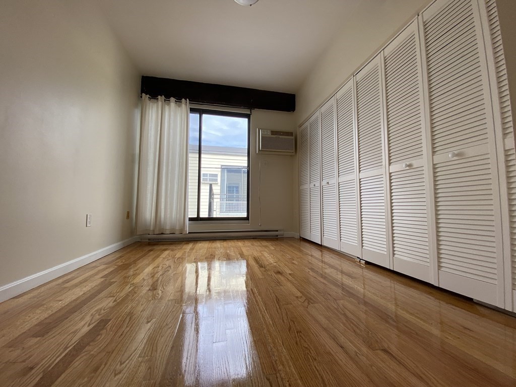 12 Stoneholm, Back Bay