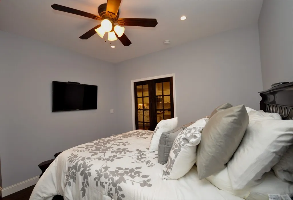 591 Beacon St, Fenway