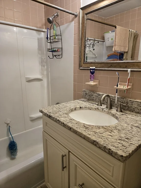 2 Old Colony Ln, Arlington