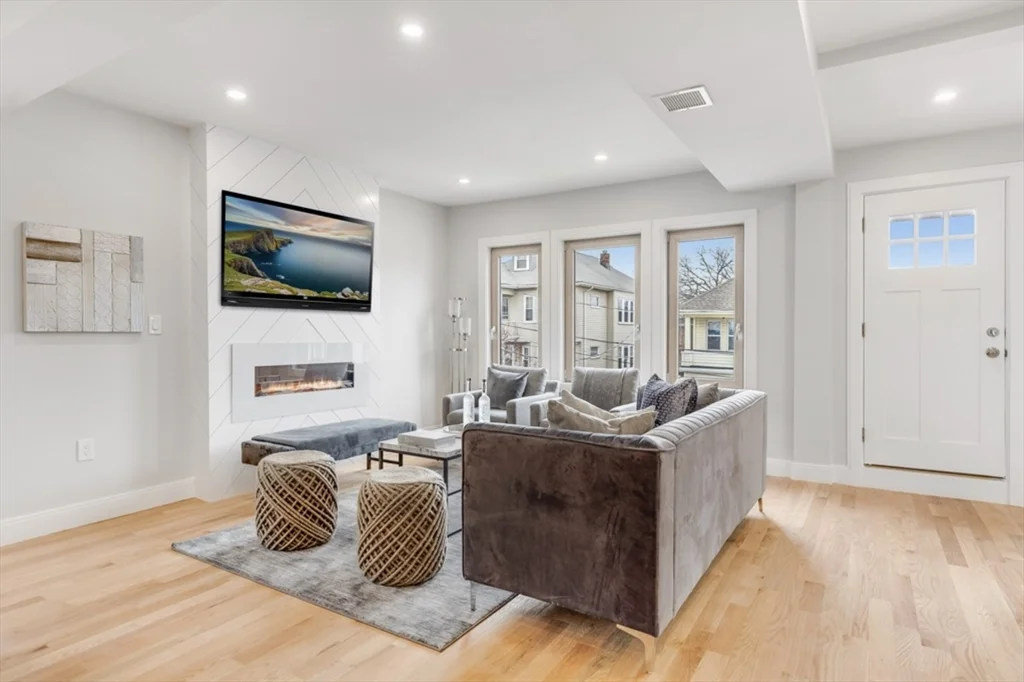 15 Melville, Ten Hills