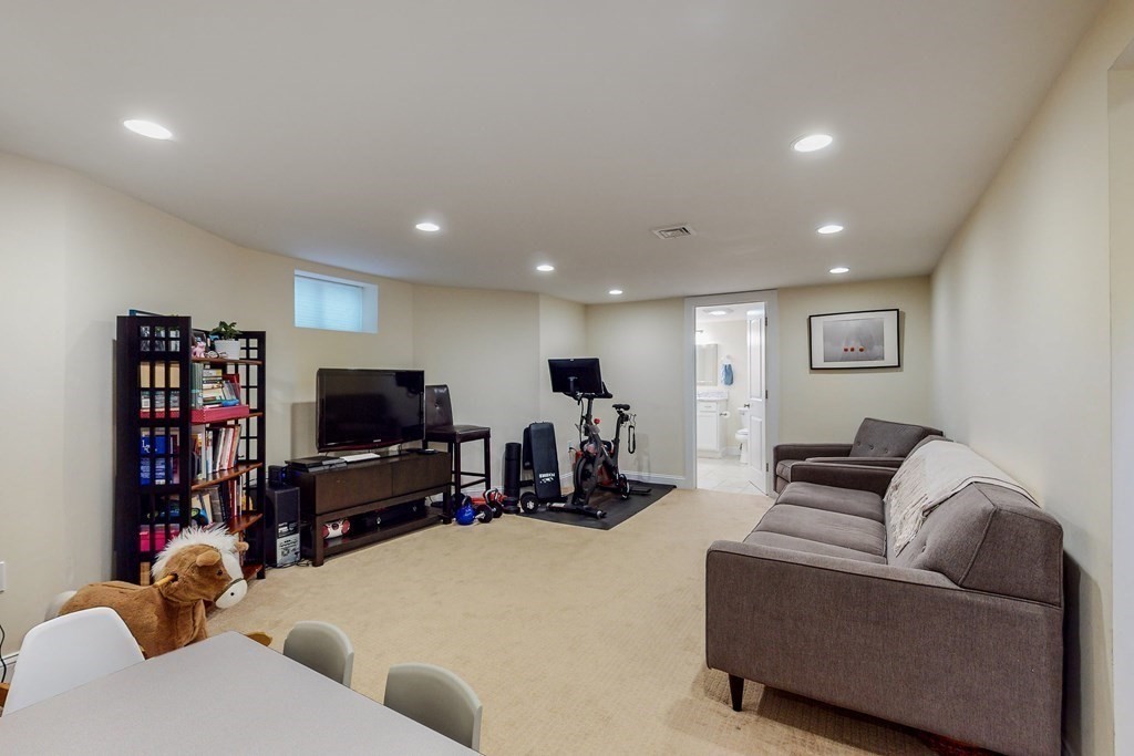 259 Willow Ave, Ball Square