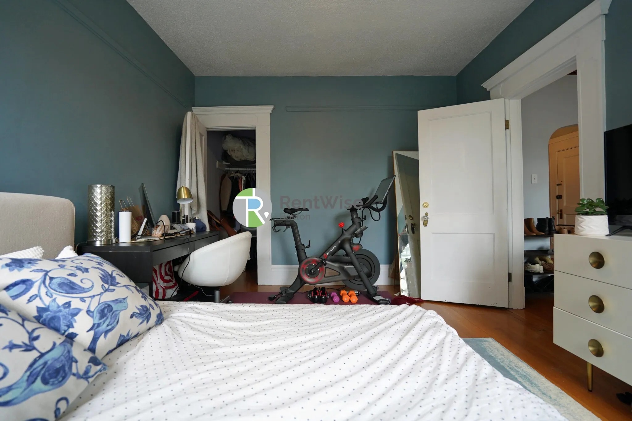 94 Naples Rd, North Brookline