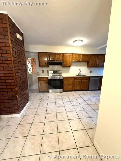 257-259 Powderhouse Blvd, Tufts