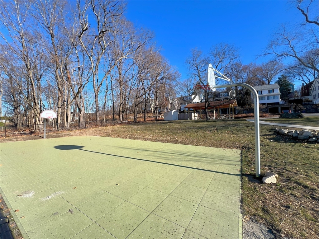 2 Colonial Village Dr, Arlington Heights