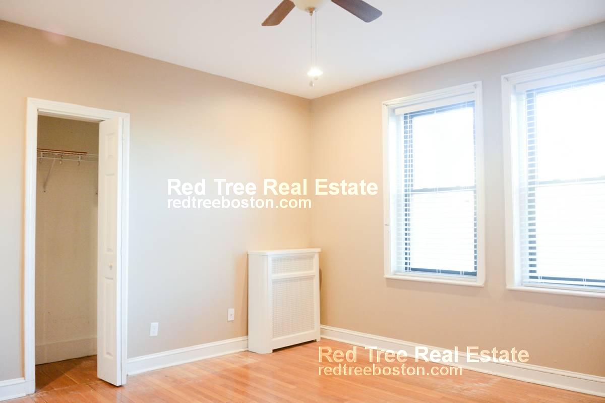 1404 Commonwealth Ave, Brighton