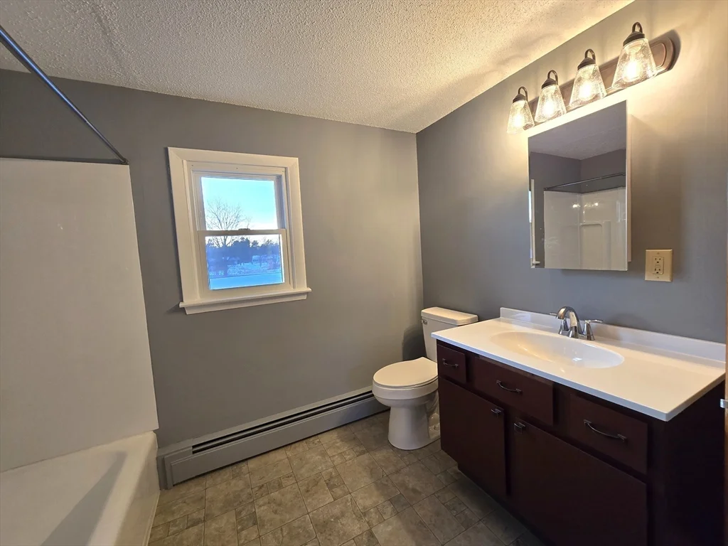 19 Chapman Ave, West Brookfield