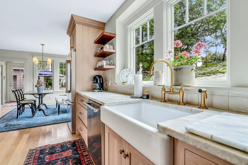 17 Atlantic Ave, Cohasset