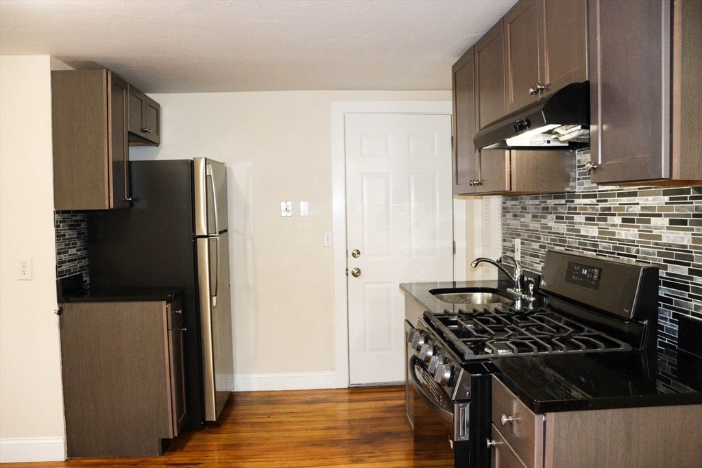 9 Forest Ave Ct, Plymouth