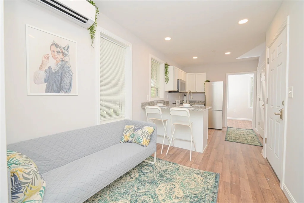 23 Warwick, Roxbury
