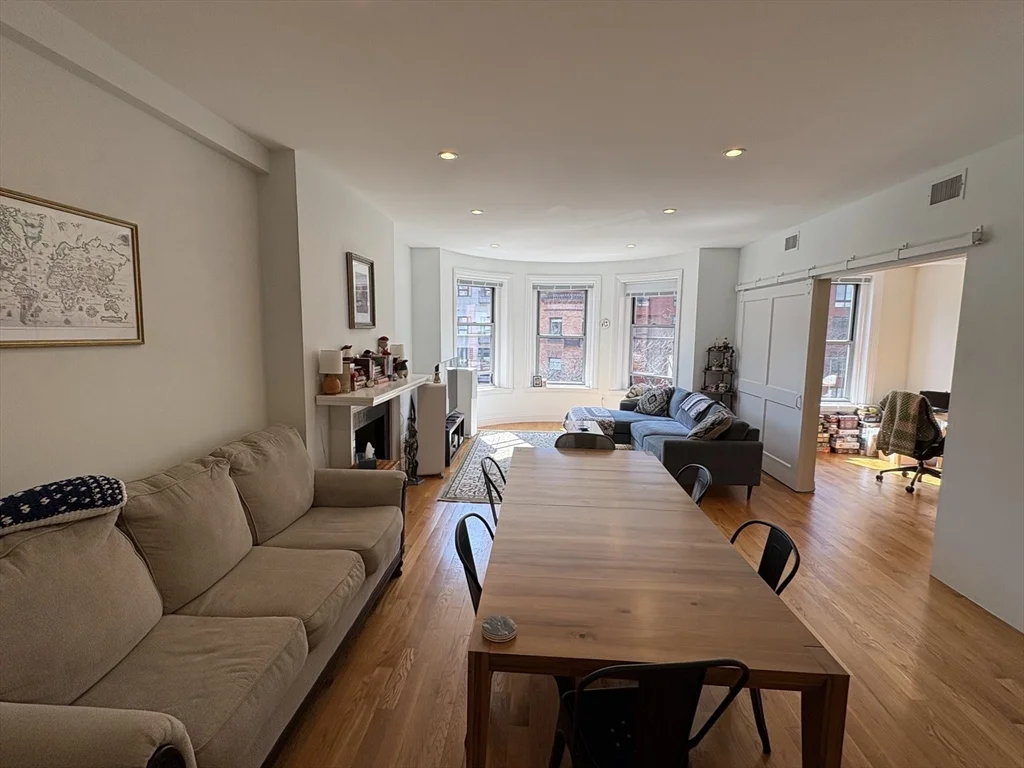 175 Newbury St, Back Bay