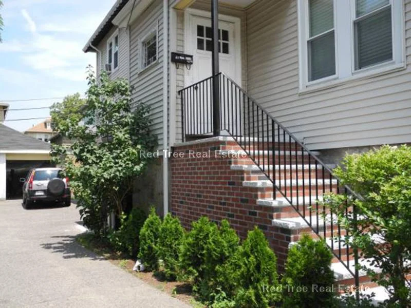 42 Kirkwood Rd, Brighton