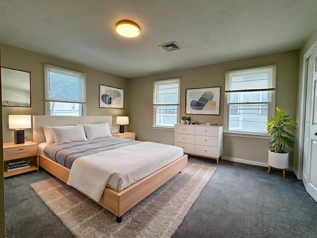 91 Bolton St, South Boston