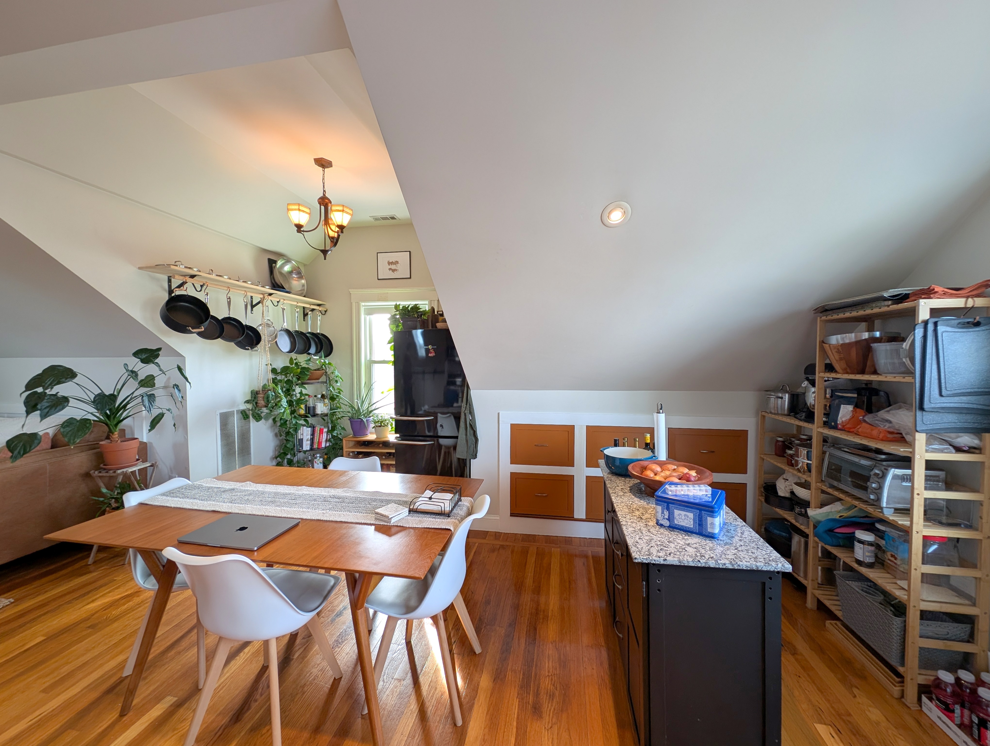 472 Main St, Medford