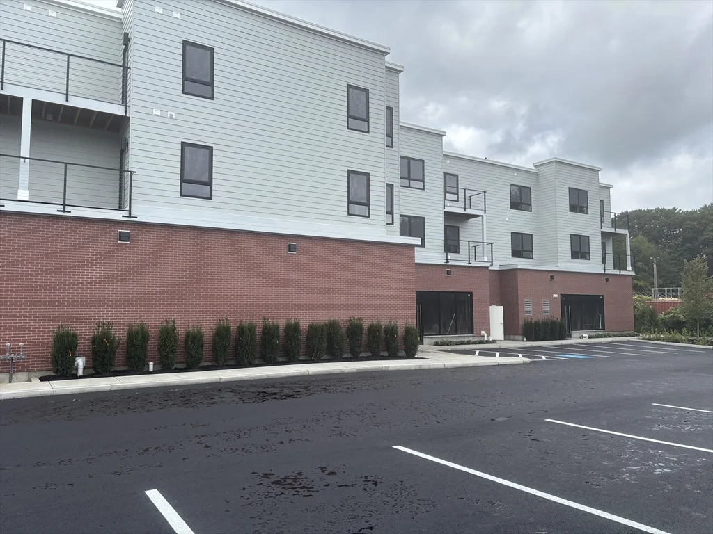 1391 Main St, Walpole