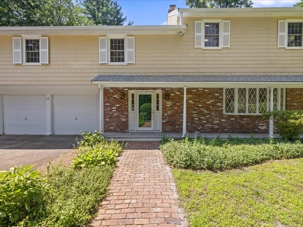 15 Woodridge Rd, Dover