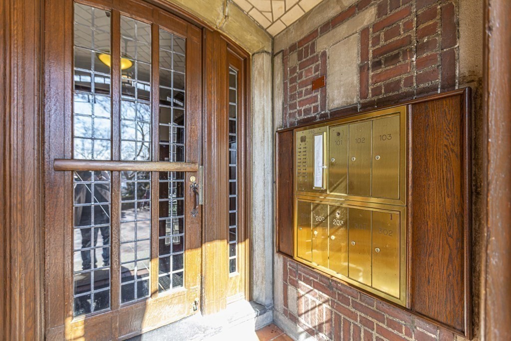 993 Memorial Dr, Cambridge