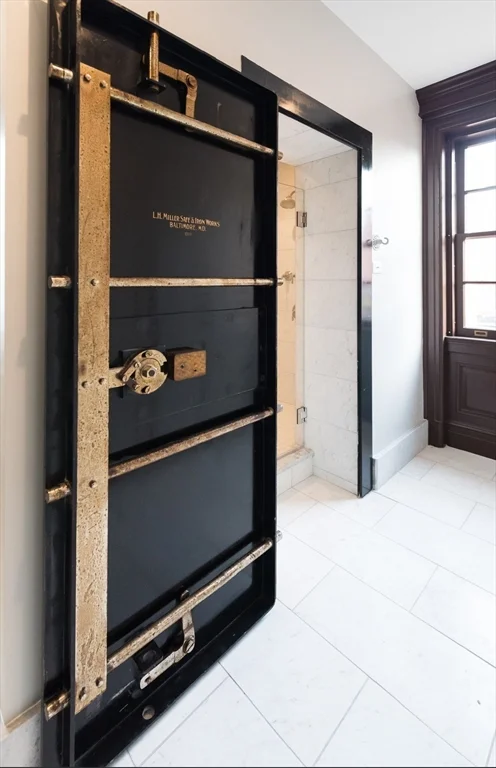 6 Main St Ext, Downtown