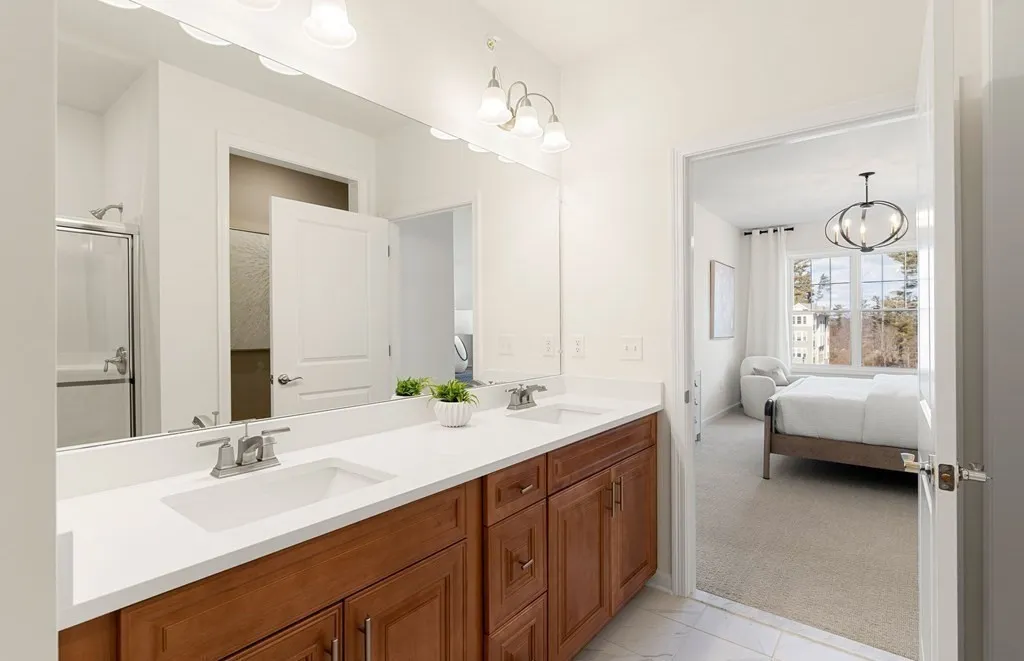 4 Winslow Ln, Grafton