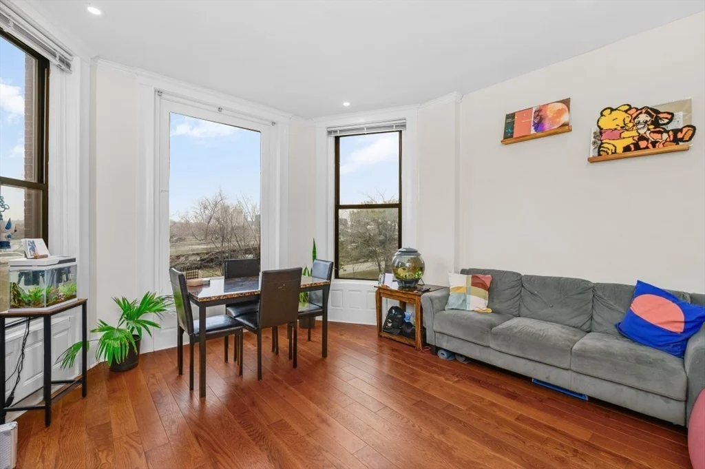 25 Bay State Rd, Back Bay