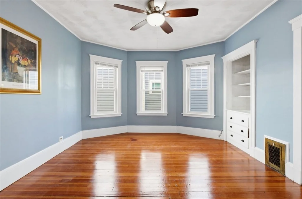 20 Leslie St, Dorchester