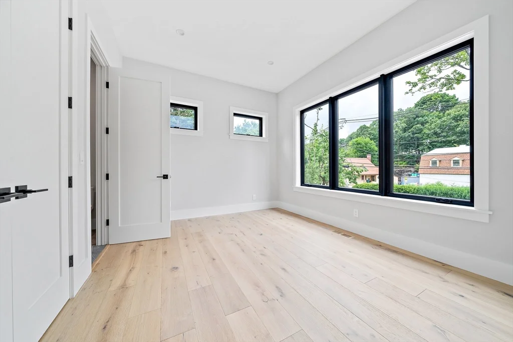 94 Thurston Rd, Newton Upper Falls