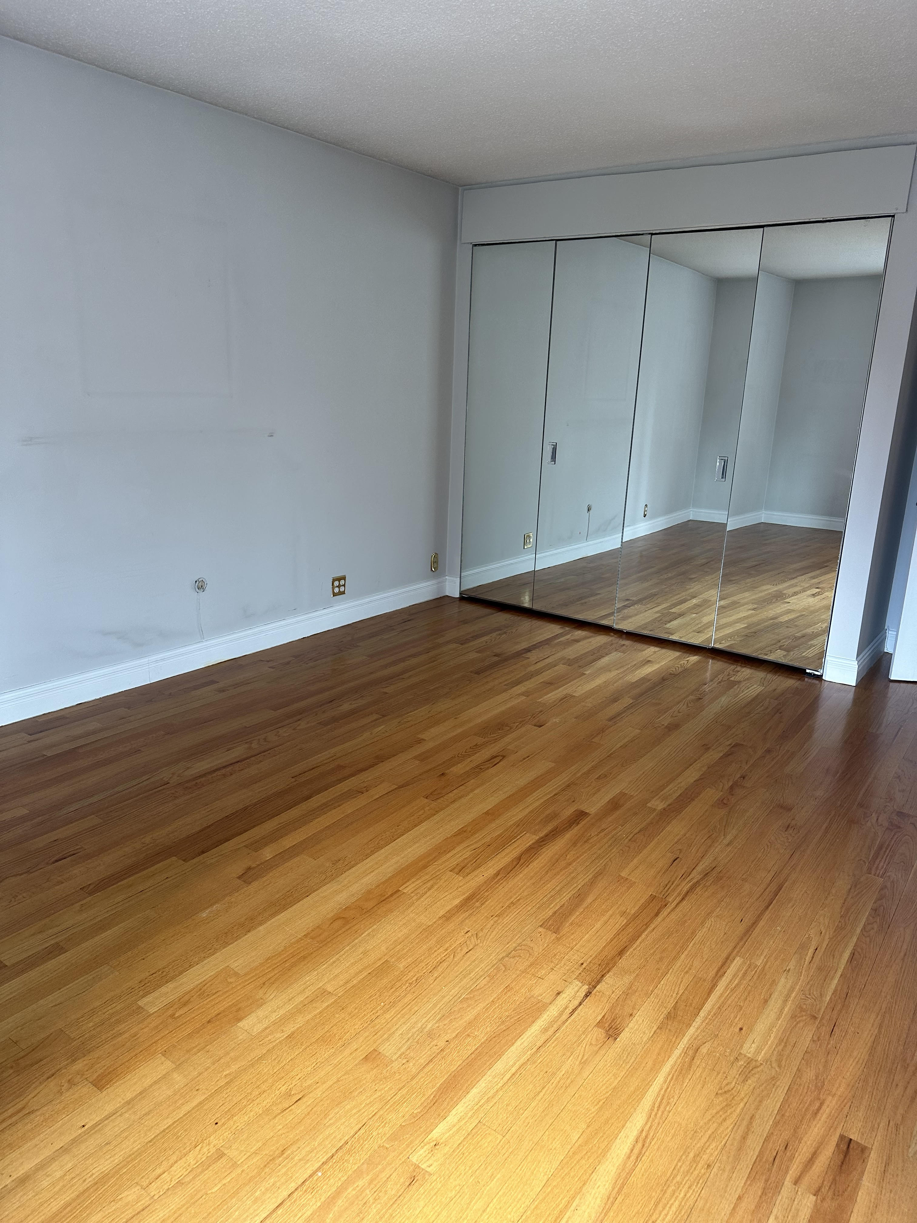 85 East India Row, Downtown