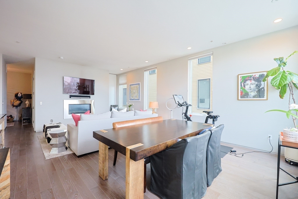 537 E 1st, South Boston