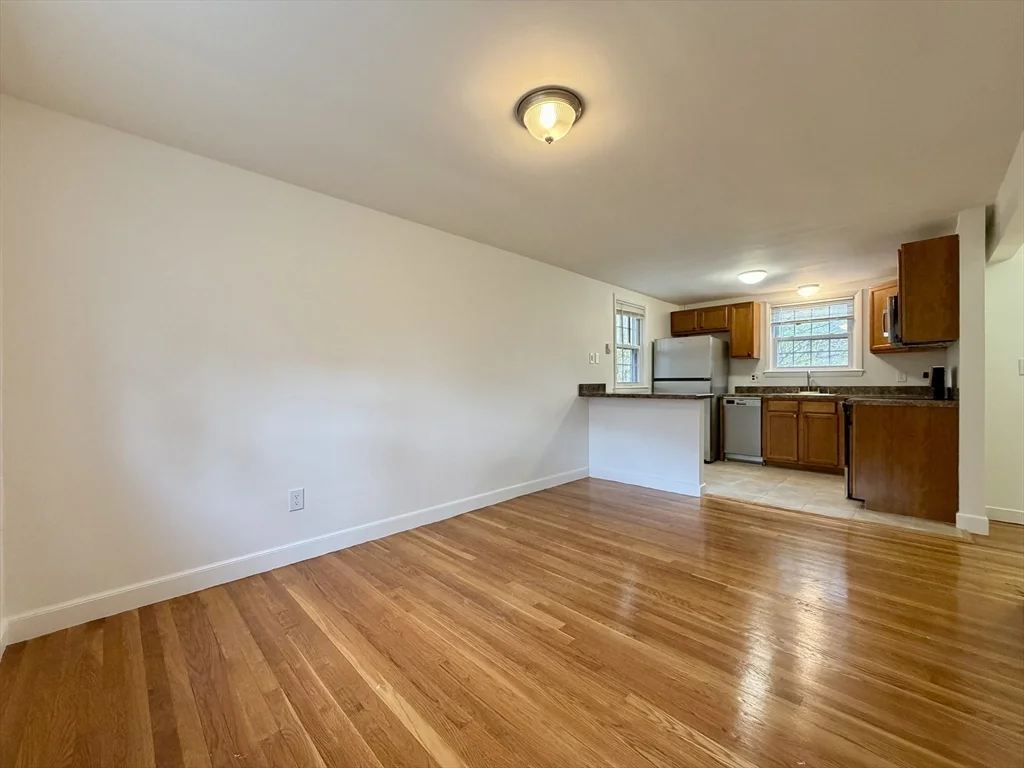 15 Park Ave, Foxboro