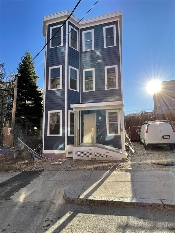 16 Delle Ave, Mission Hill