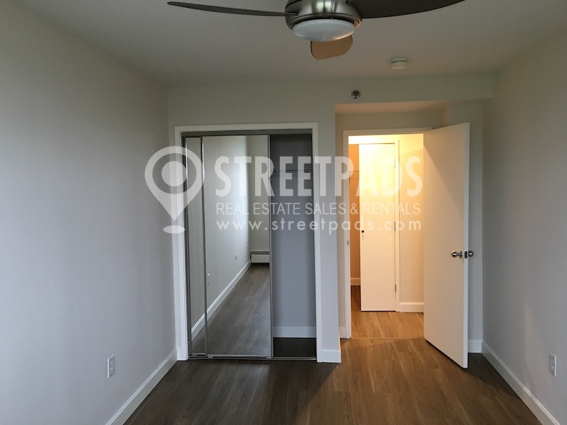 700 Huron Ave, Strawberry Hill