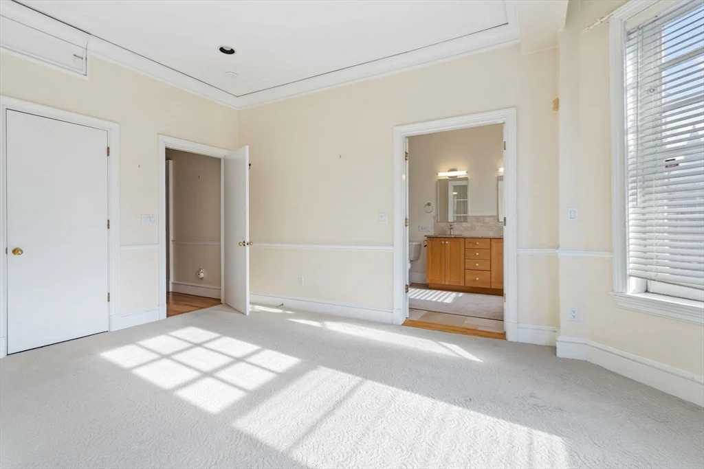 216 Commonwealth Ave, Back Bay