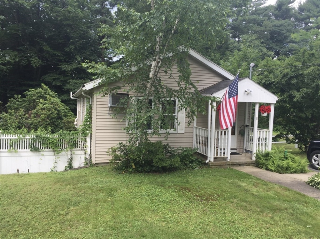 8 Castle Rd, Wayland