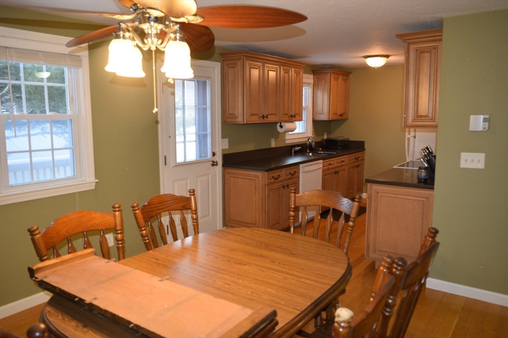 14 Meetinghouse Ln, Millbury