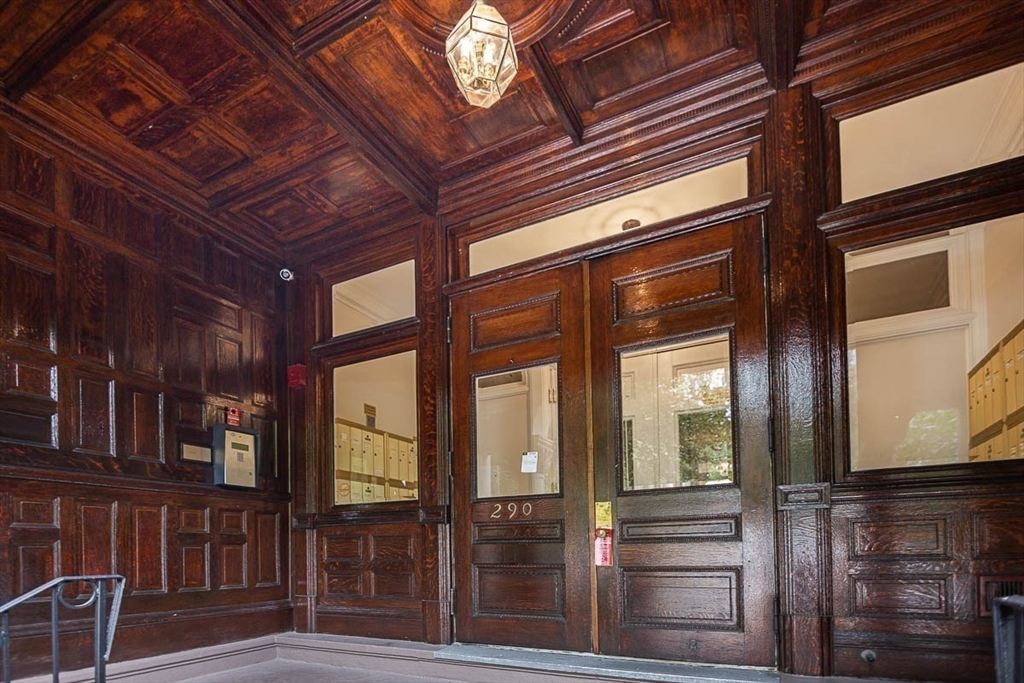 290 Commonwealth Ave, Back Bay