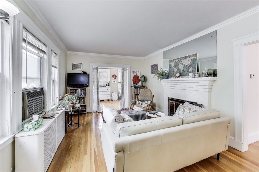 129 Oxford Rd, Newton Center