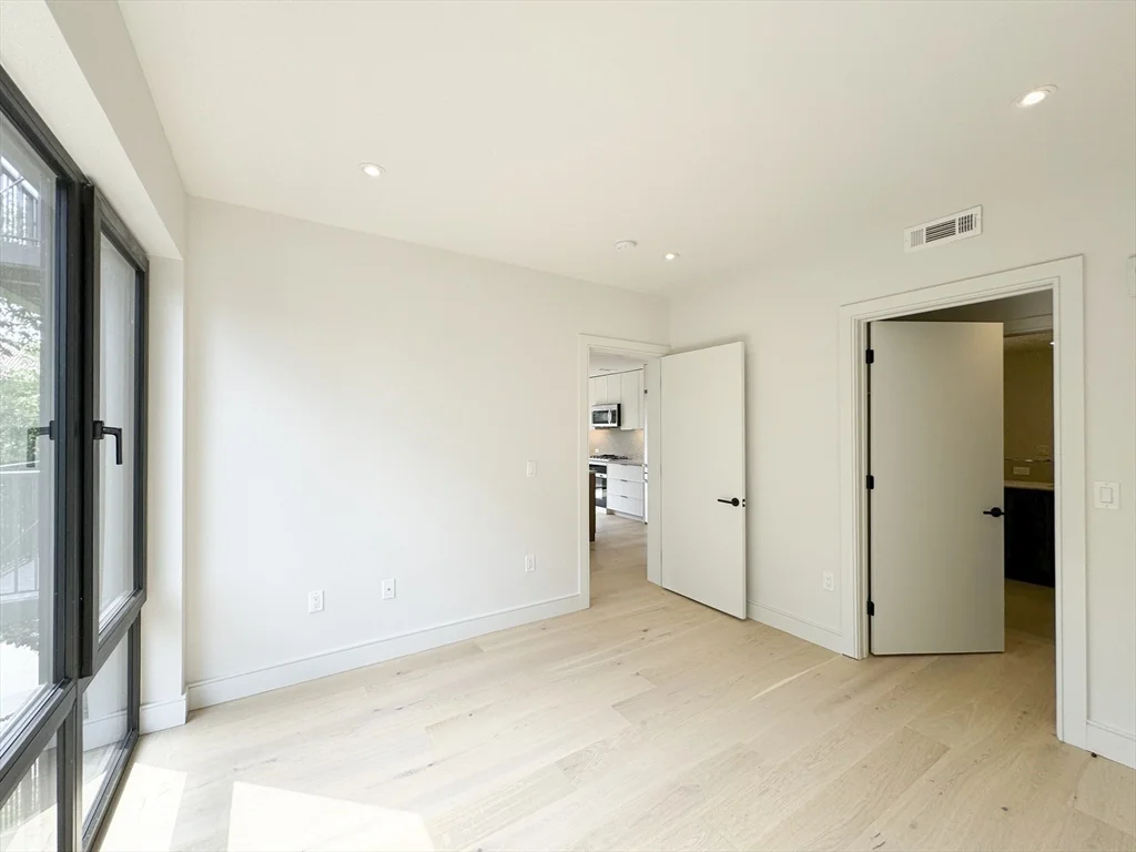 1 Nevins Hill Way, Brighton
