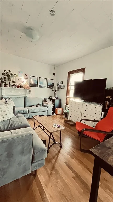 3 Nira, Mission Hill