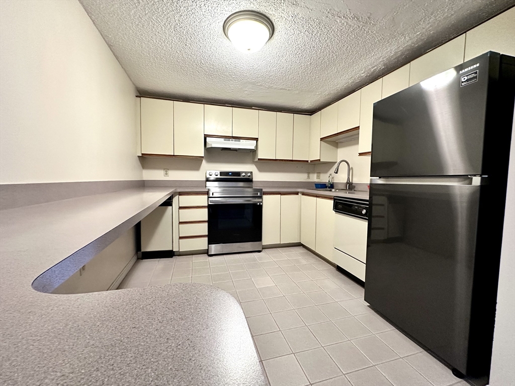 30 Revere Beach Pkwy, Wellington