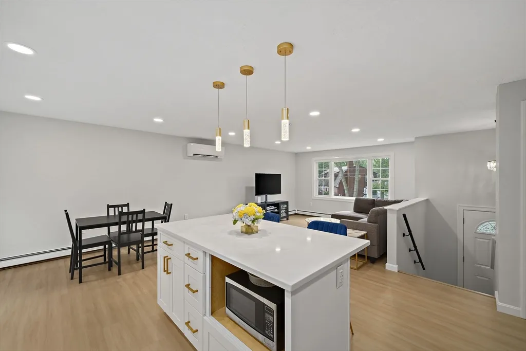 6 Skyview Rd, Woburn