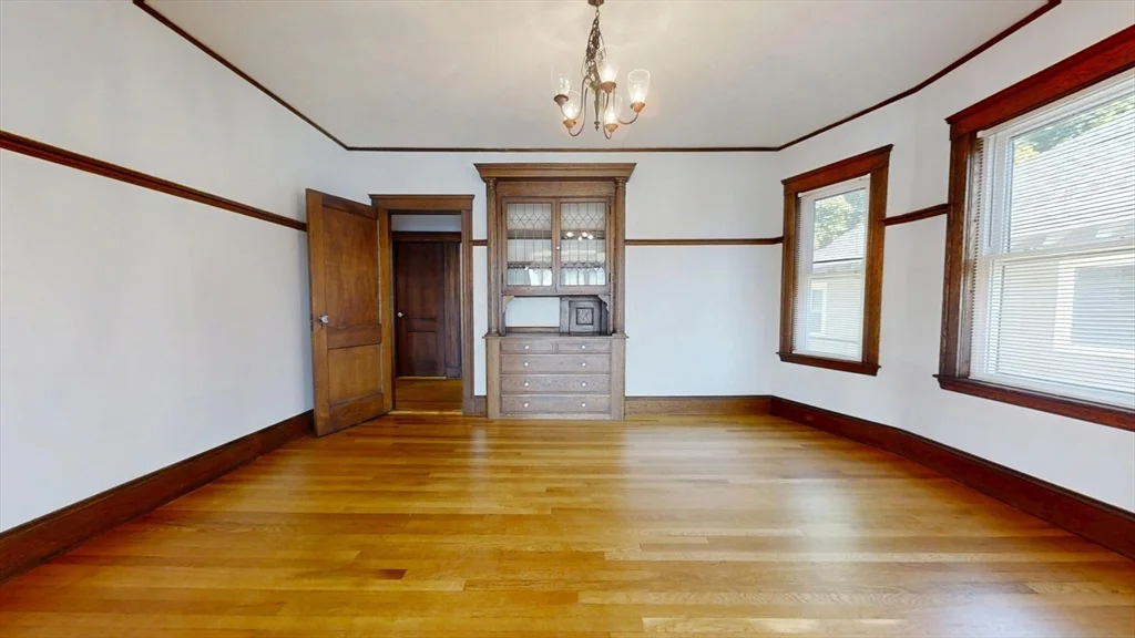 39 Commonwealth Rd, East Watertown